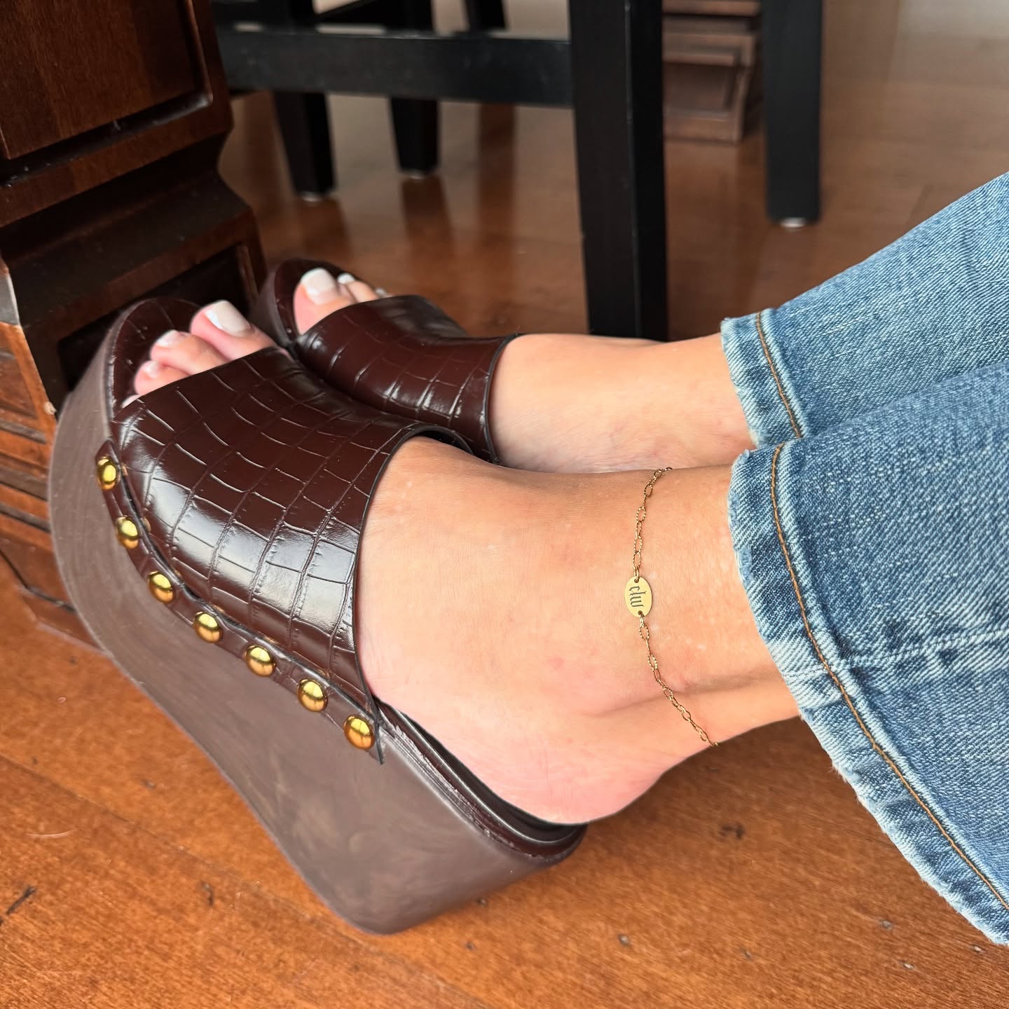 Locked in with this custom charm style PERMANENT ANKLET—because some things deserve to be worn 24/7. Anklet season just hits different now. 🤩🙌🏻 

#mytwocentsofstyle #permanentanklet #customcharm #ankletseason #jewelrytrends #anklettrends #nonweldedpermanentjewelry #permalinx